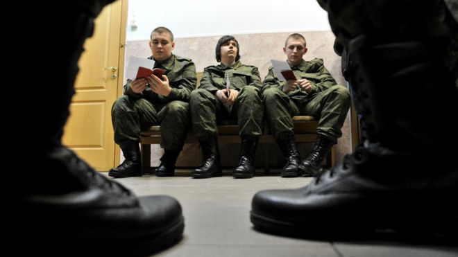 Un băiat de șapte ani a primit scrisoarea de recrutare la armată. Foto: BBC