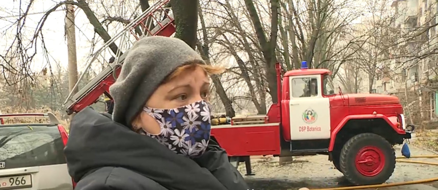 Пожарных вызвали соседи, заметившие густой дым. 