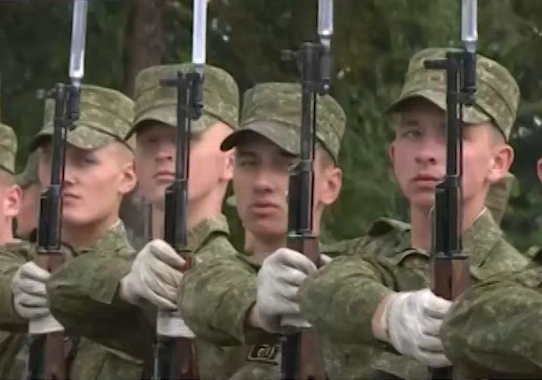 На проспект в этом году выйдут более 3 тыс. военнослужащих и 250 единиц техники. Чем удивят зрителей в этом году.
