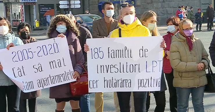 Перед примэрией Кишинёва протестовали горожане, которые не могут въехать в квартиры.