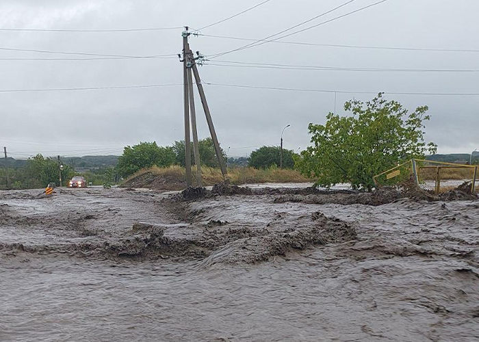 Autoritățile vor aloca bani pentru infrastructura afectată de ploi.