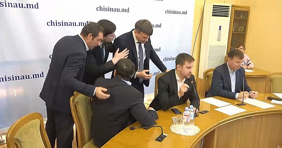 Cкандал на заседании МСК: советники вступили в перепалку.