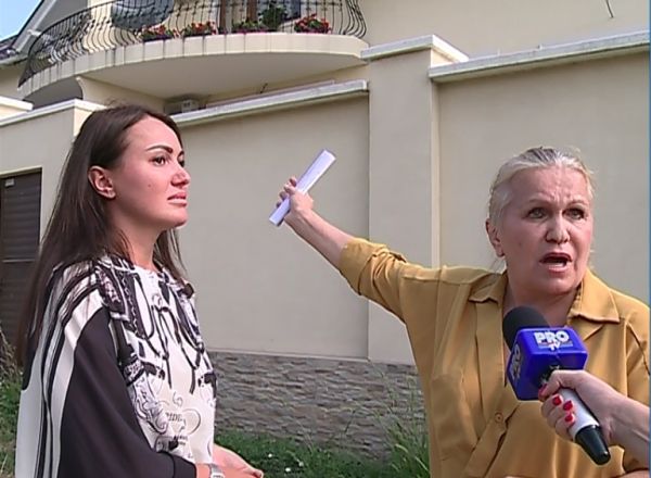 Proprietarii se plang ca nu-si pot intoarce casa  si ca au fost nevoiti sa apeleze in instanta de judecata.