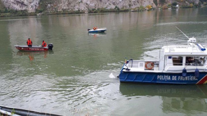 O mașină a căzut în Dunăre: Doi șoți și copiii lor, de negăsit