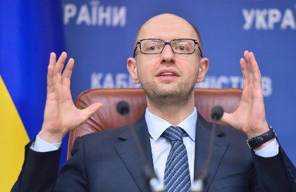 «Они уничтожили нашу экономику, они осуществили военную агрессию, и они должны нести за это ответственность», — утверждает Яценюк.