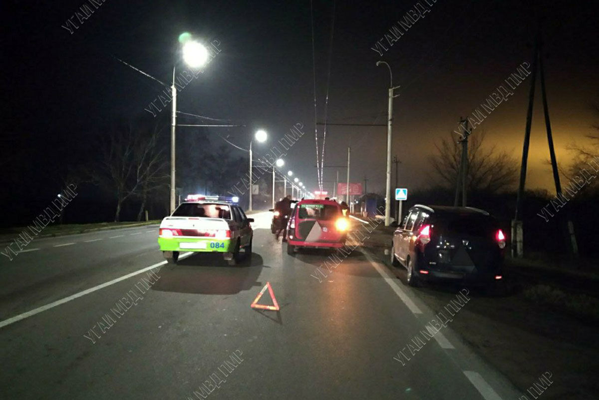 На выезде из Паркан столкнулись автомобили.
