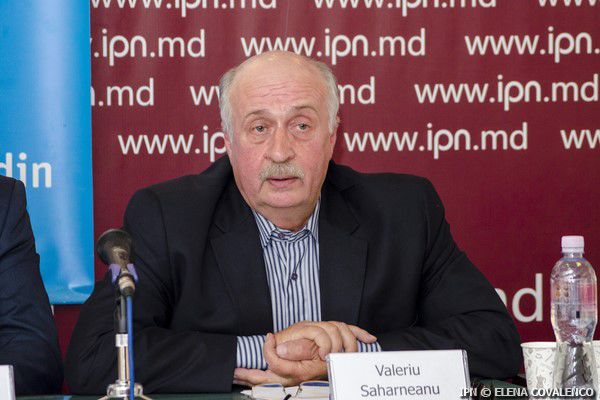 Валериу Сахарняну уточнил, что он не призывает к бунту, а только констатирует, что народ имеет право восстать, если власть не соблюдает законы.