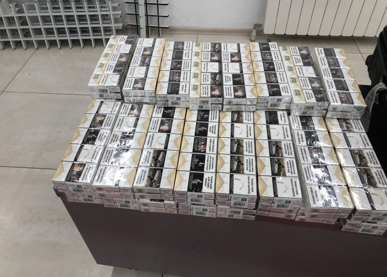 Очередная попытка контрабанды сигарет пресечена в аэропорту Кишинева.