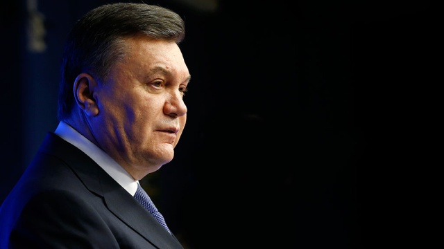 Организаторы пресс-конференции боятся, что в Януковича полетит яблоко.