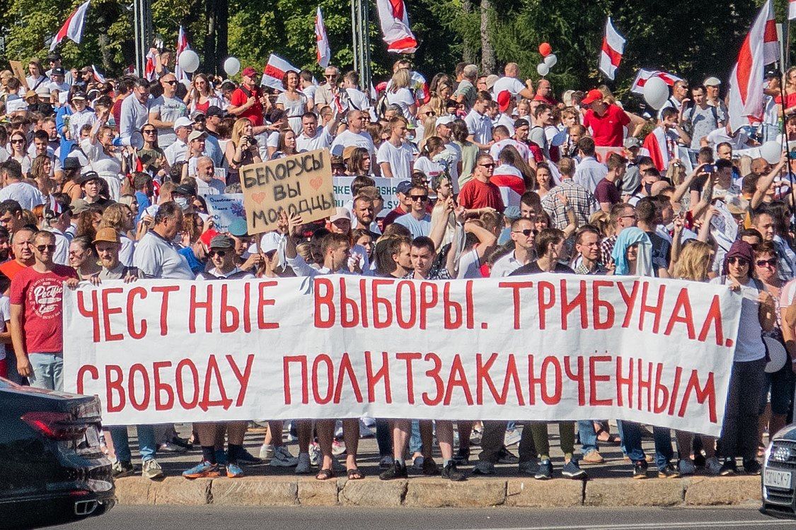 Сторонники и противники Лукашенко собрались в центре Минска.