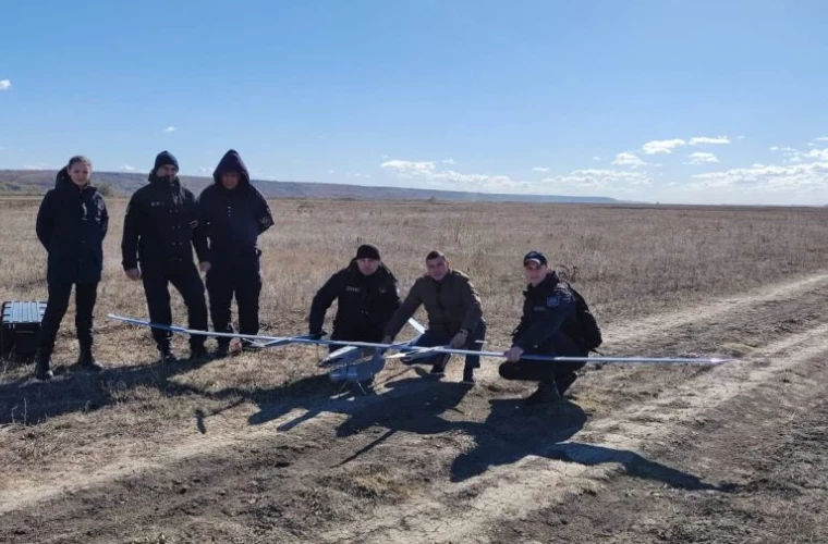 Молдавские пограничники прошли тренинг по управлению беспилотниками.