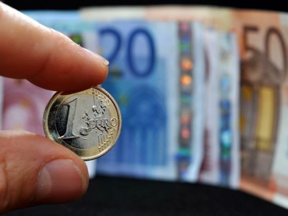 In 2009, PIB-ul Letoniei s-a contractat cu 18%, dar ulterior tara a returnat FMI un imprumut de 7,5 miliarde de euro si a revenit pe piata obligatiunilor.