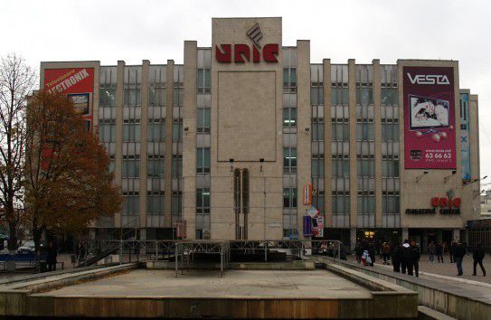 Тимофти наградил трёх начальниц магазина UNIC.