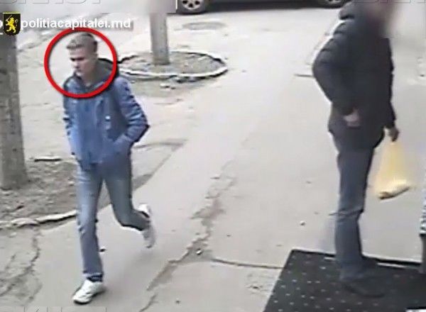 Молодой человек попал в объектив видеокамеры, установленной поблизости от места происшествия. 