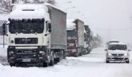 Trei puncte vamale au fost închise din cauza ninsorilor abundente, anunţă Poliţia de Frontieră.