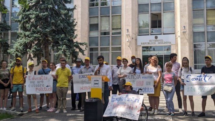 Акция протеста продлилась около получаса. 