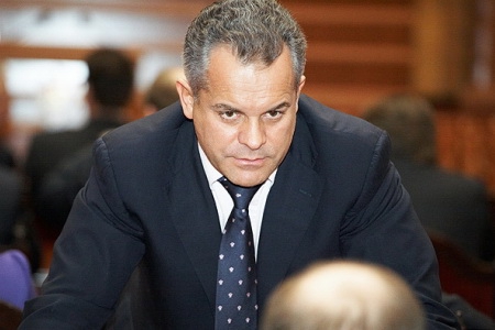 Prim-vicepreședintele Partidului Democrat, Vladimir Plahotniuc, neagă că ar fi fost impus de Uniunea Europeană să renunțe la mandatul de deputat.