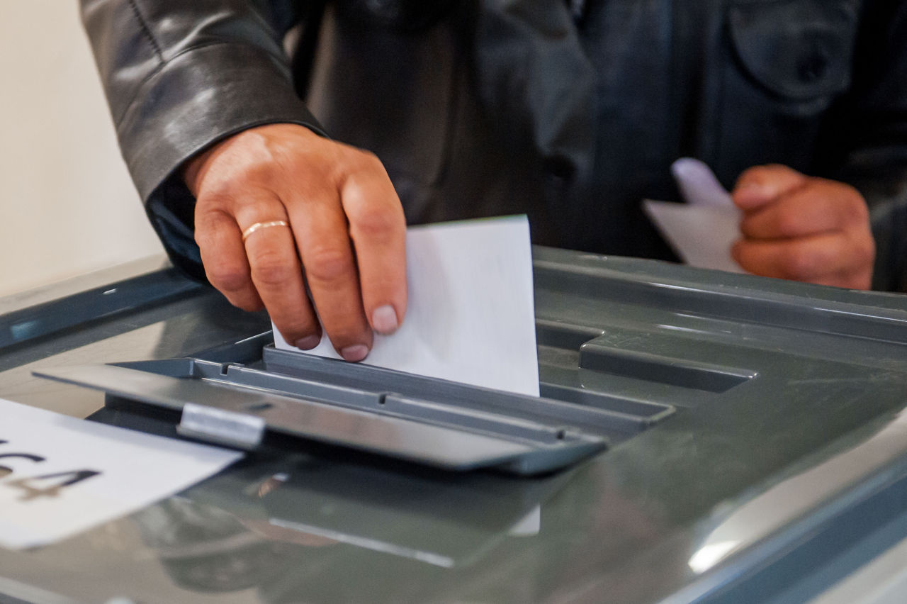 Toți alegătorii din țară vor primi în curând invitații la vot.