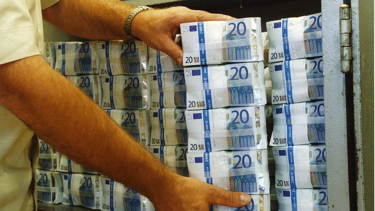 Prejudiciu de 2 miliarde de euro. Un moldovean, cercetat