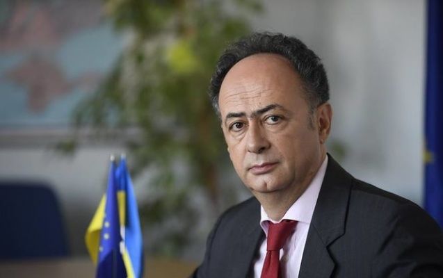 Посол ЕС в стране Хьюг Мингарелли.
