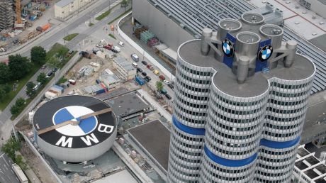 Как поясняют в BMW, система учитывает целый ряд факторов.