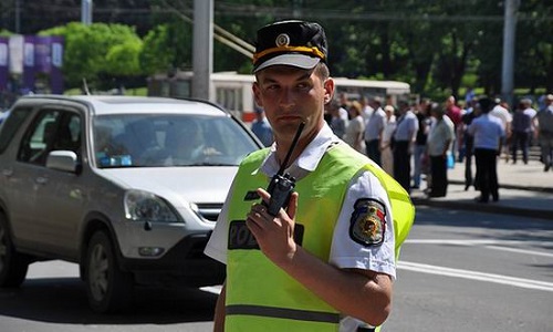 Кроме того, полиция будет требовать от перевозчиков  справку о регистрации транспортного средства и документ, подтверждающий прохождение техосмотра.