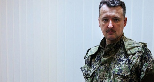 Лидер ополчения Донбасса Игорь Стрелков объявил о введении военного положения в самопровозглашенной Донецкой народной республике.