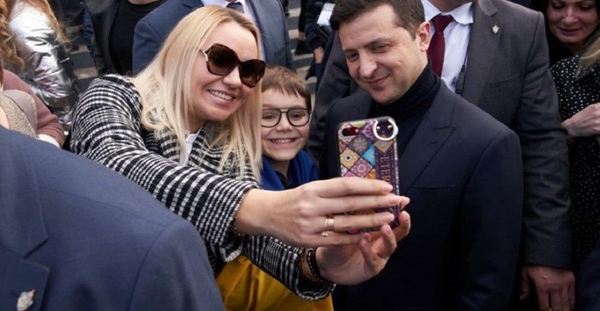 Зеленский лично встретил эвакуированных из Китая после карантина в Новых Санжарах.