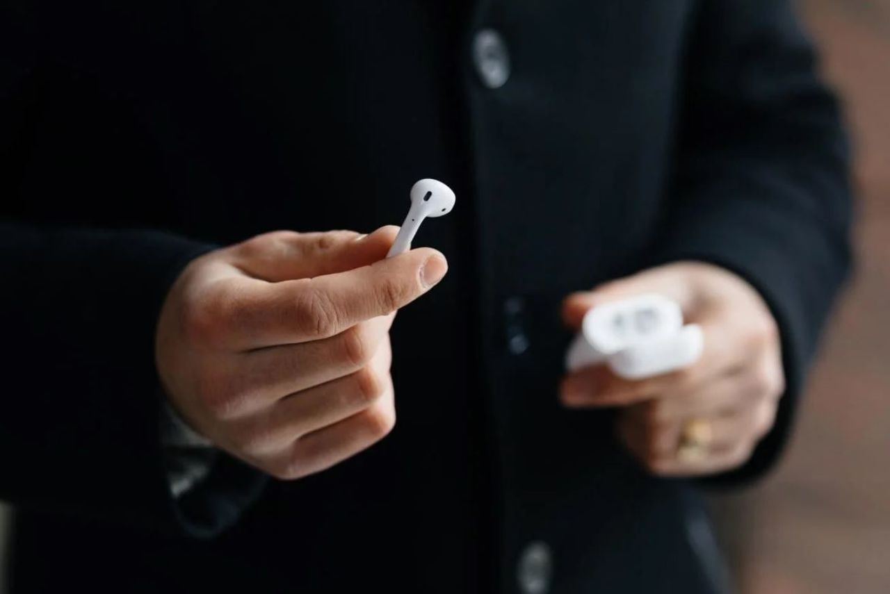 В США наушники AirPods помогли найти угнанное авто.