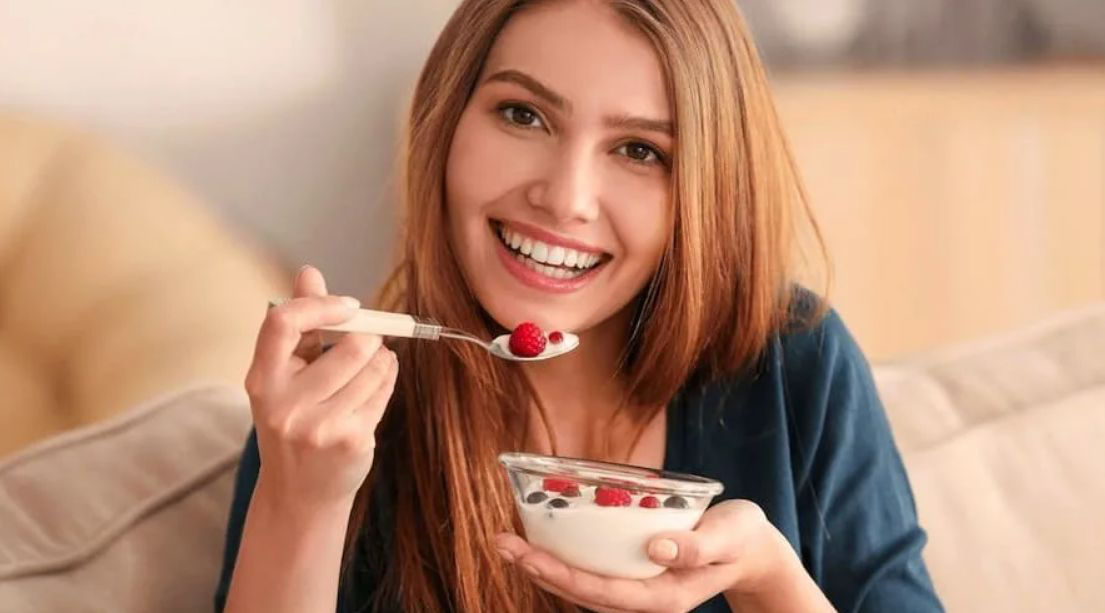 Диетолог рассказала, кому не рекомендованы кисломолочные продукты.