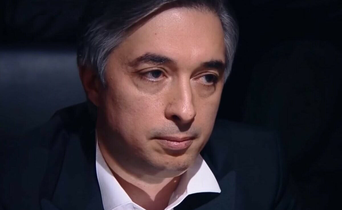 Cуд Москвы также заочно арестовал бывшего игрока "Что? Где? Когда?" Ровшана Аскерова. 