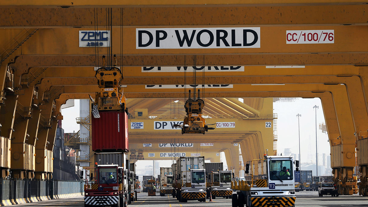 Портовый гигант DP World уволил директора из-за предполагаемых связей с Эпштейном.