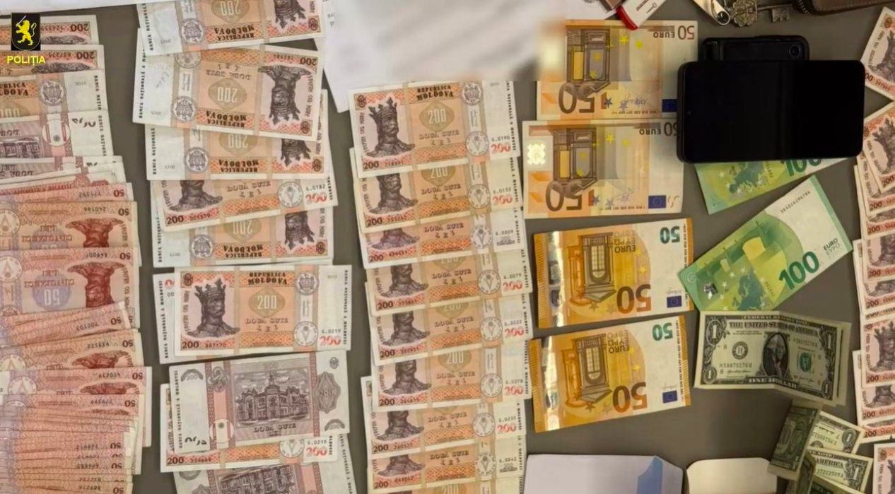 Patru suspecți, reținuți după ce au înșelat un pensionar cu 220.000 de lei.