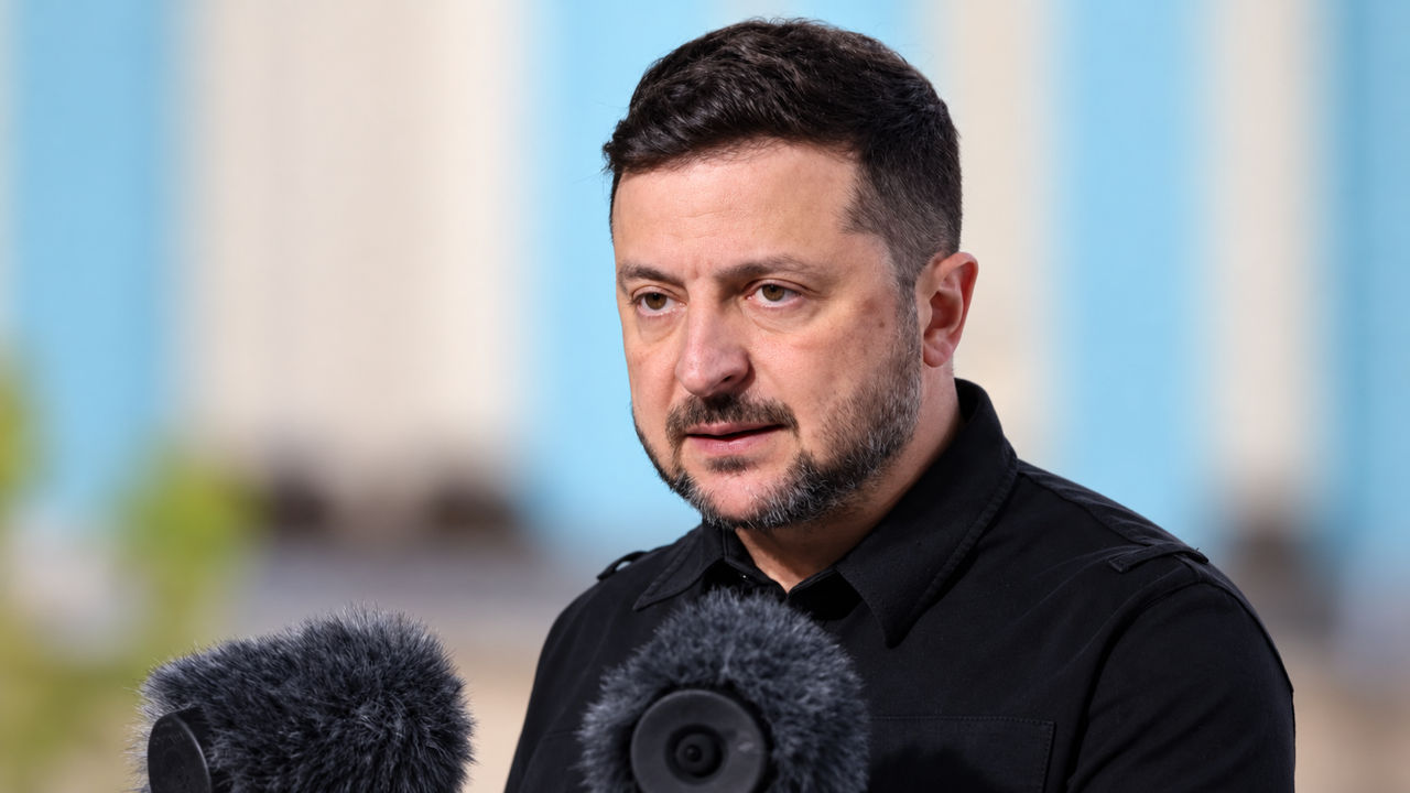 Зеленский анонсировал удары по еще более отдаленным регионам России.