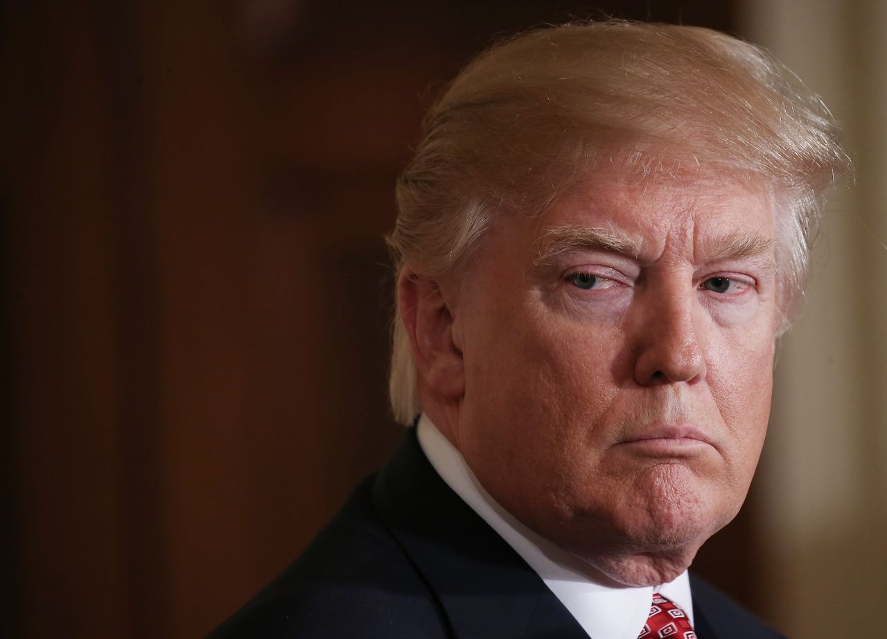 Modul inedit prin care două femei și-au exprimat disprețul față de președintele american.
