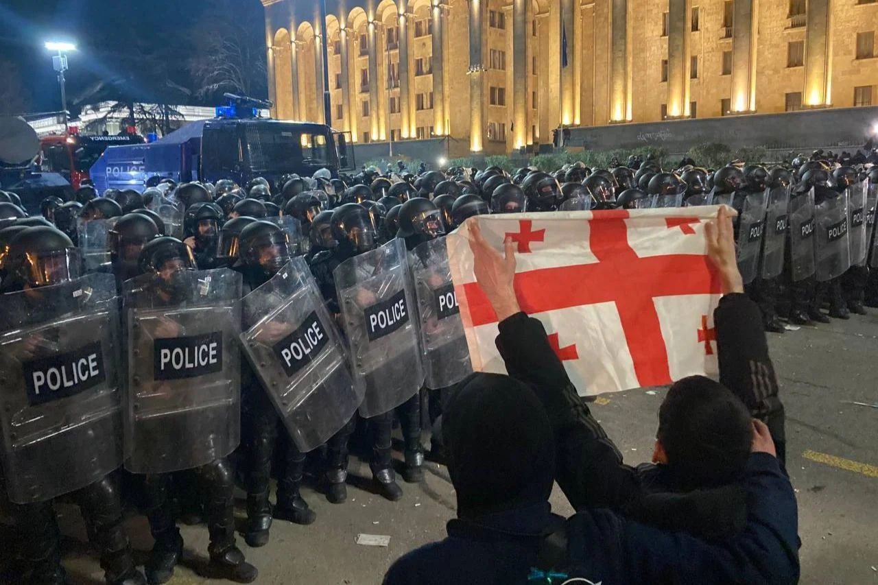 В Тбилиси на воскресенье готовят большой митинг против закона "об иноагентах".