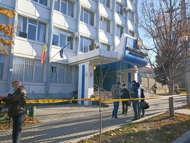 Полицейские разыскивают автора ложного сообщения о бомбах в зданиях столичных судов.
