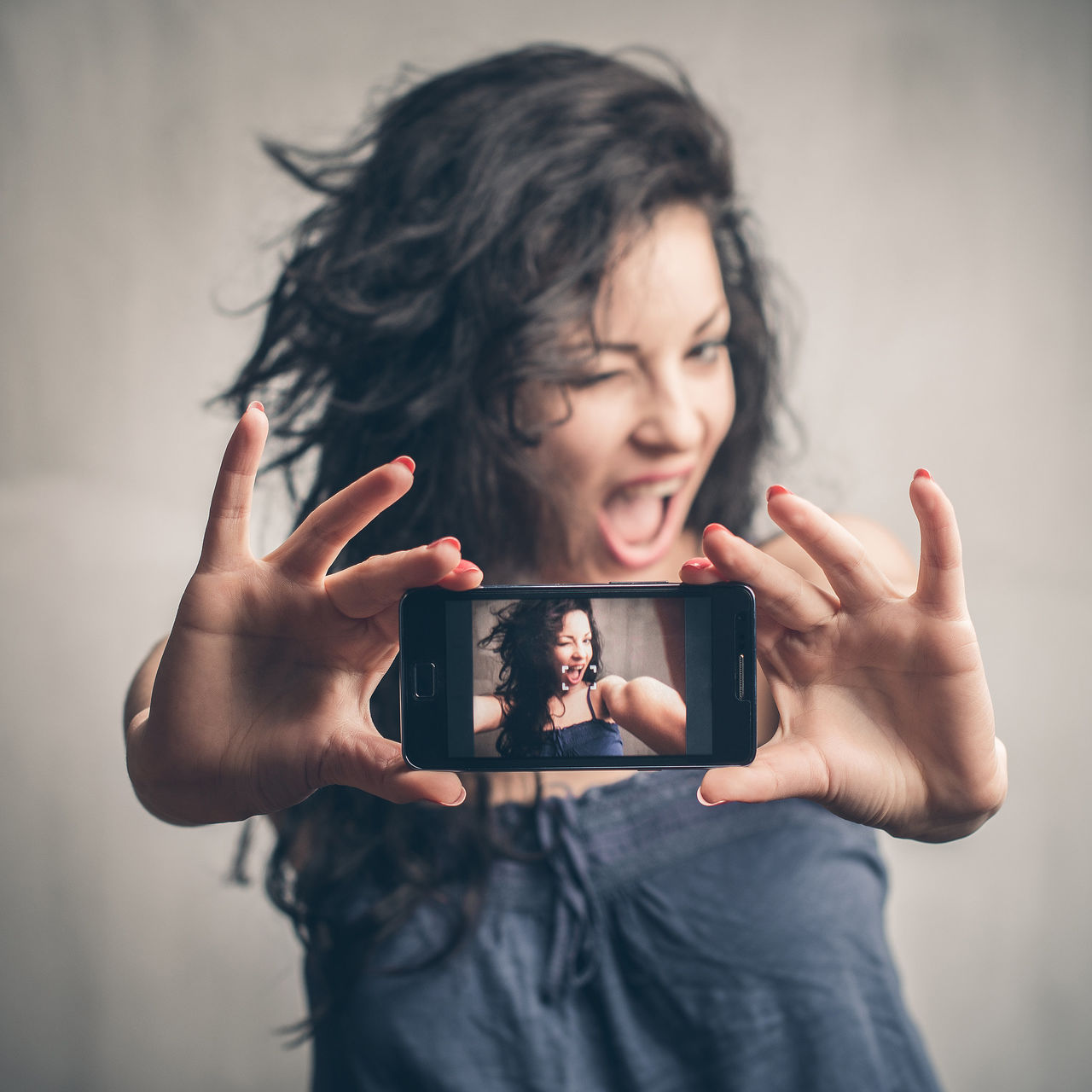 Selfie-ul ne ajută să ne prezentăm imaginea personală. Foto: ghanalive.tv