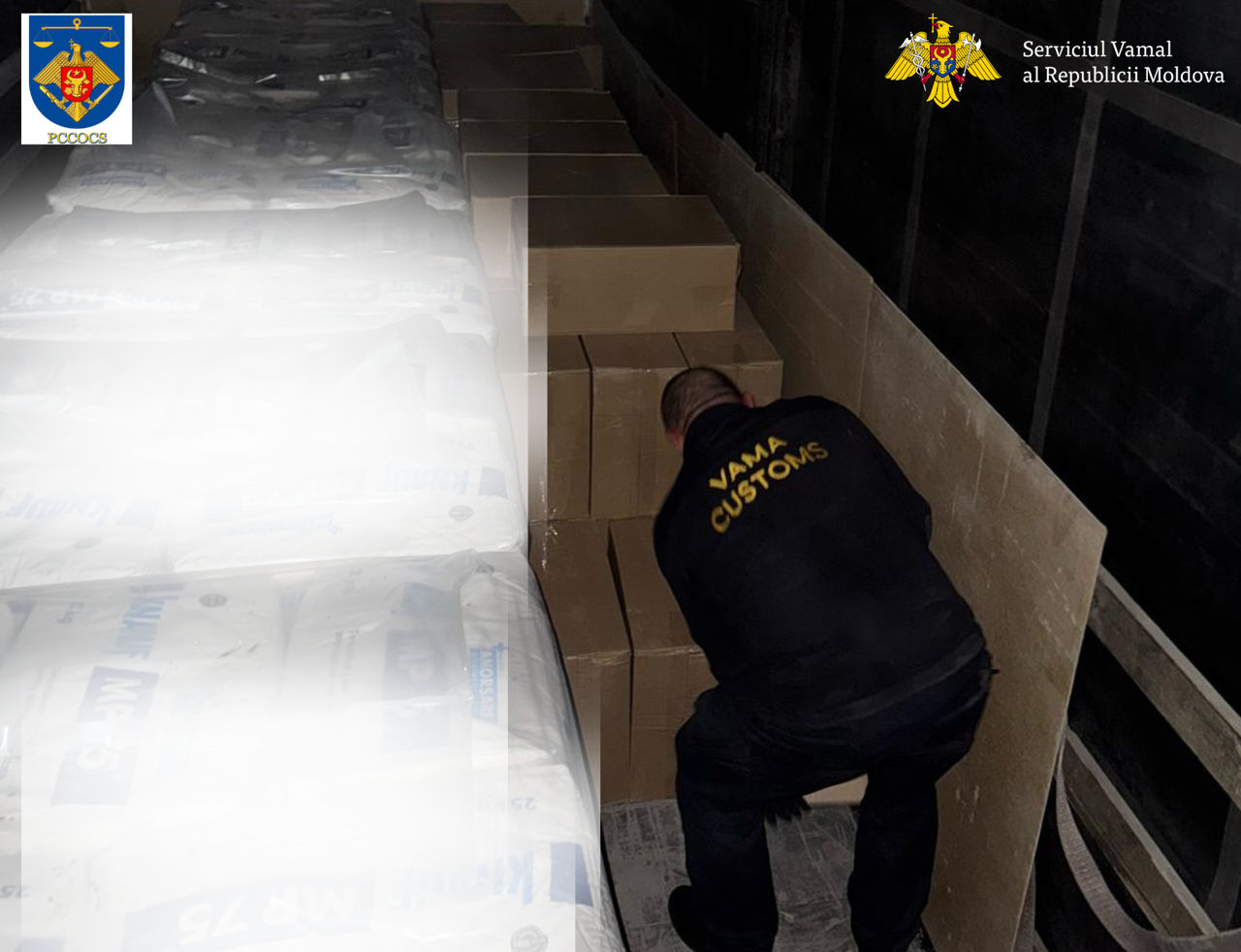 По делу о контрабанде сигарет на таможенном посту Костешты прошли новые обыски.