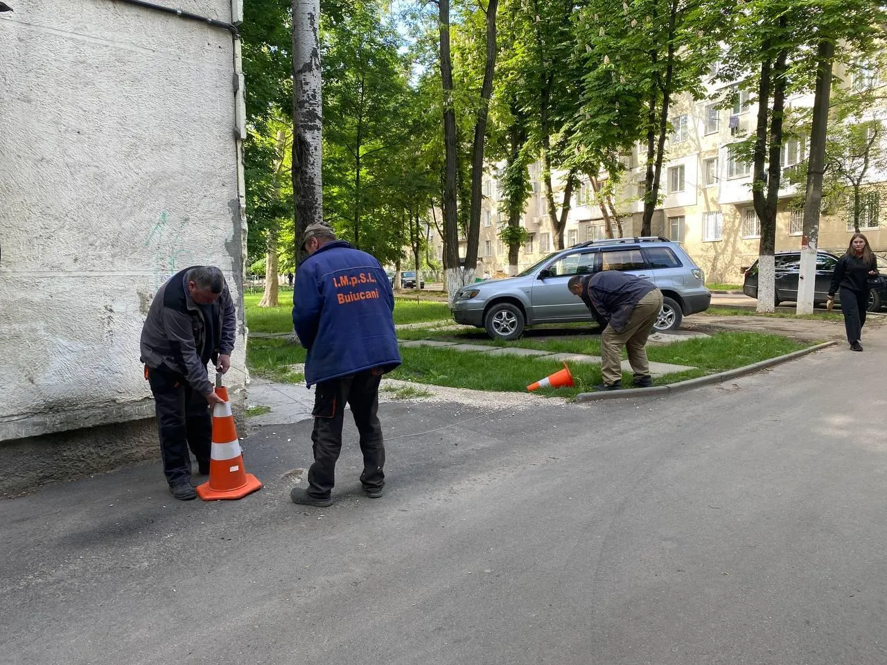 Barierele de parcare instalate ilegal, demontate în Capitală
