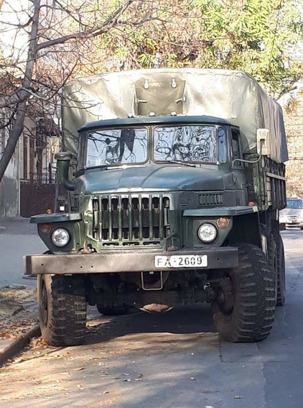 Молдавская армия помогала очистить Кишинев от опавшей листвы