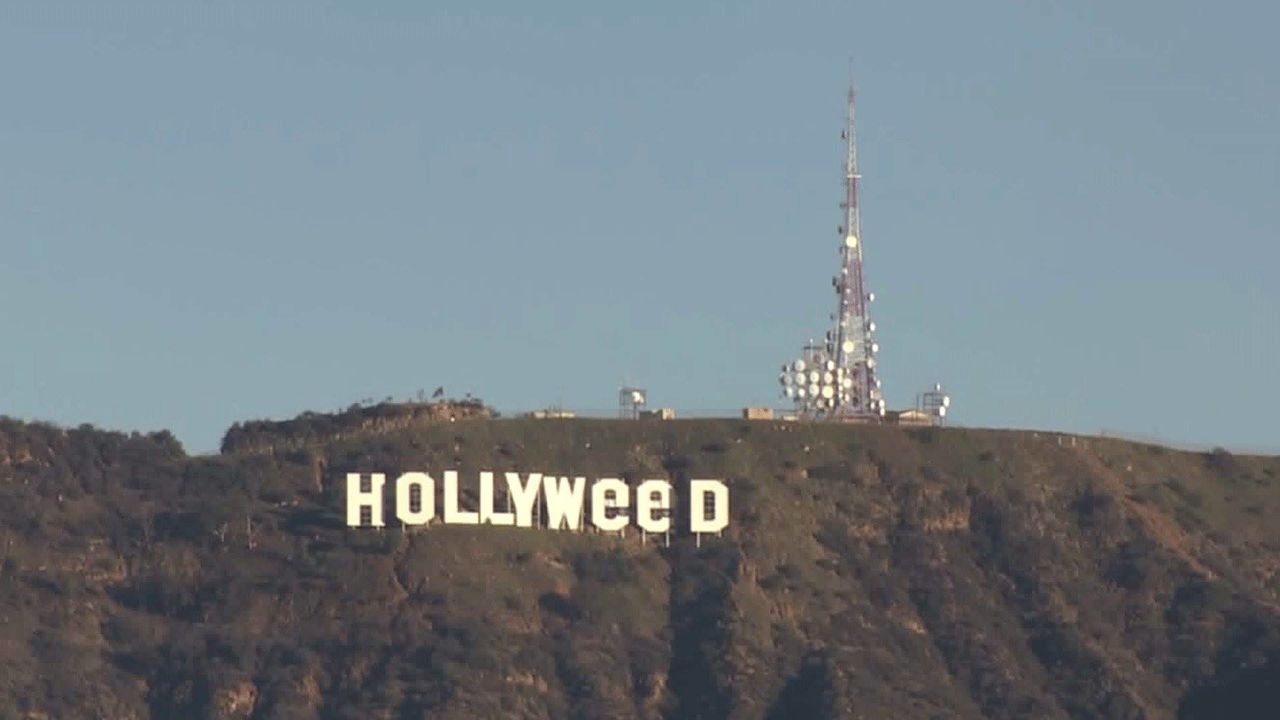 Неизвестные превратили знаменитую надпись Hollywood в Hollyweed