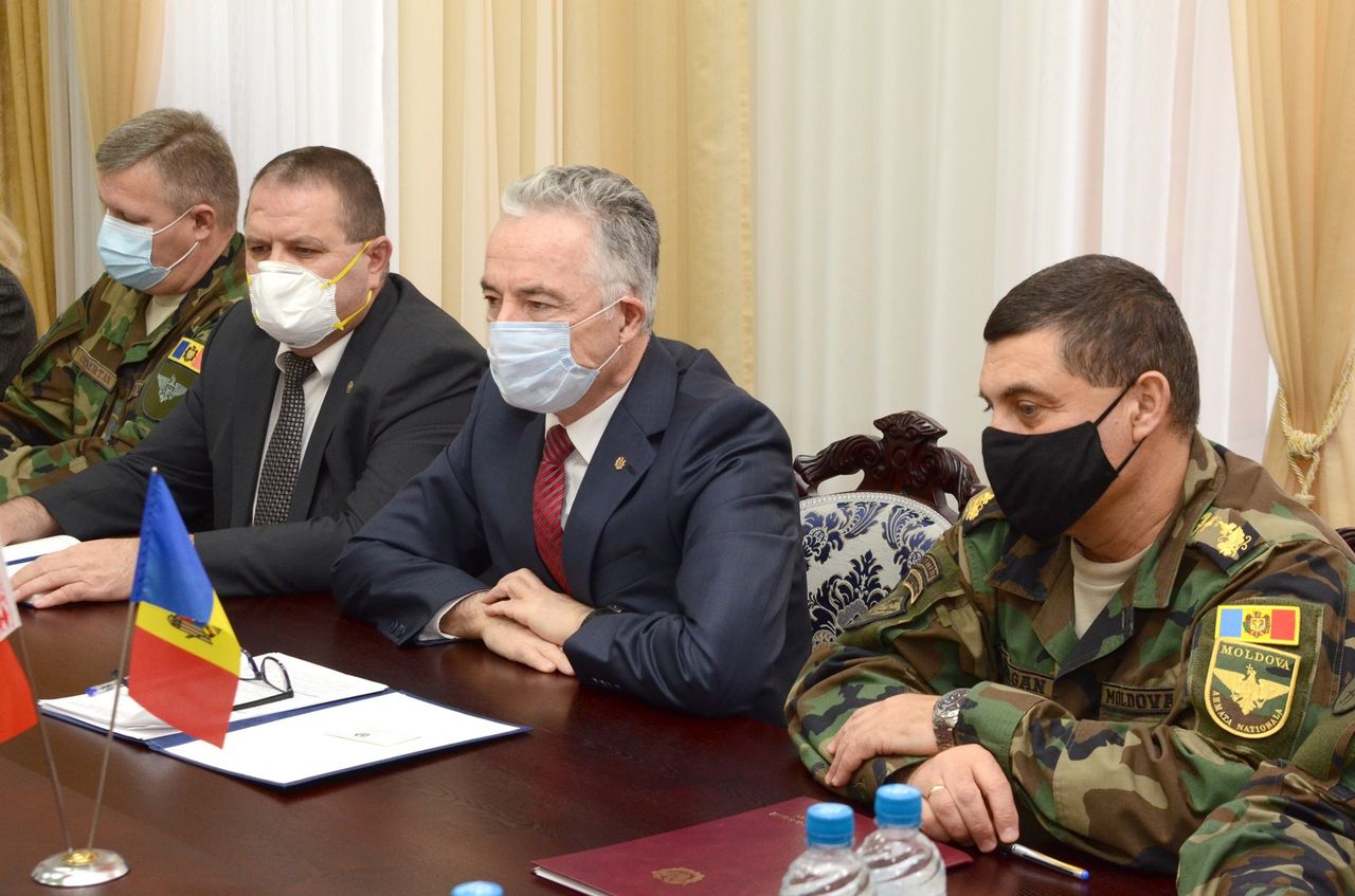 Новый военный атташе Беларуси представлен министру обороны Молдовы
