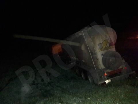 Accident teribil: Un șofer, prins între fiare, a murit pe loc