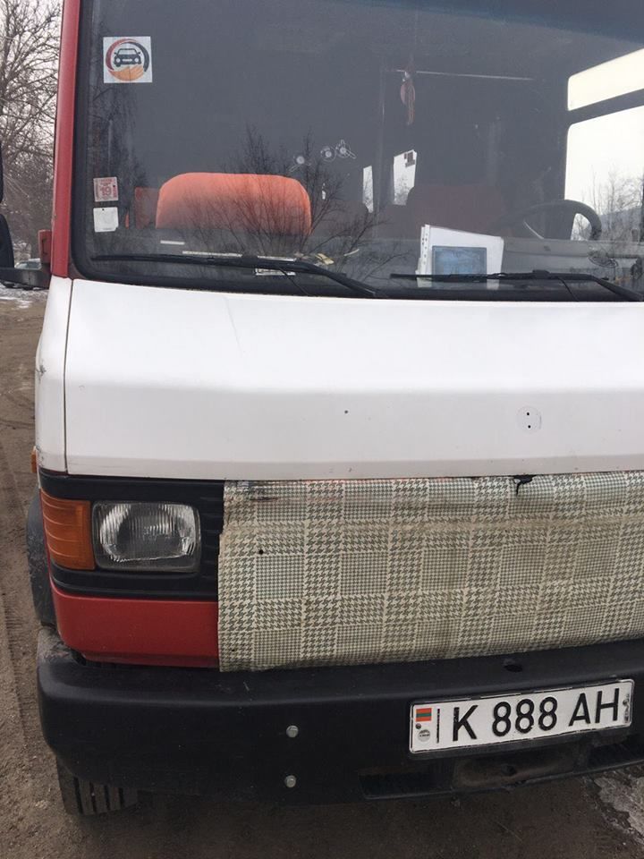Автобусы "Шерифа", которые подвозят избирателей, маркируют спецнаклейками