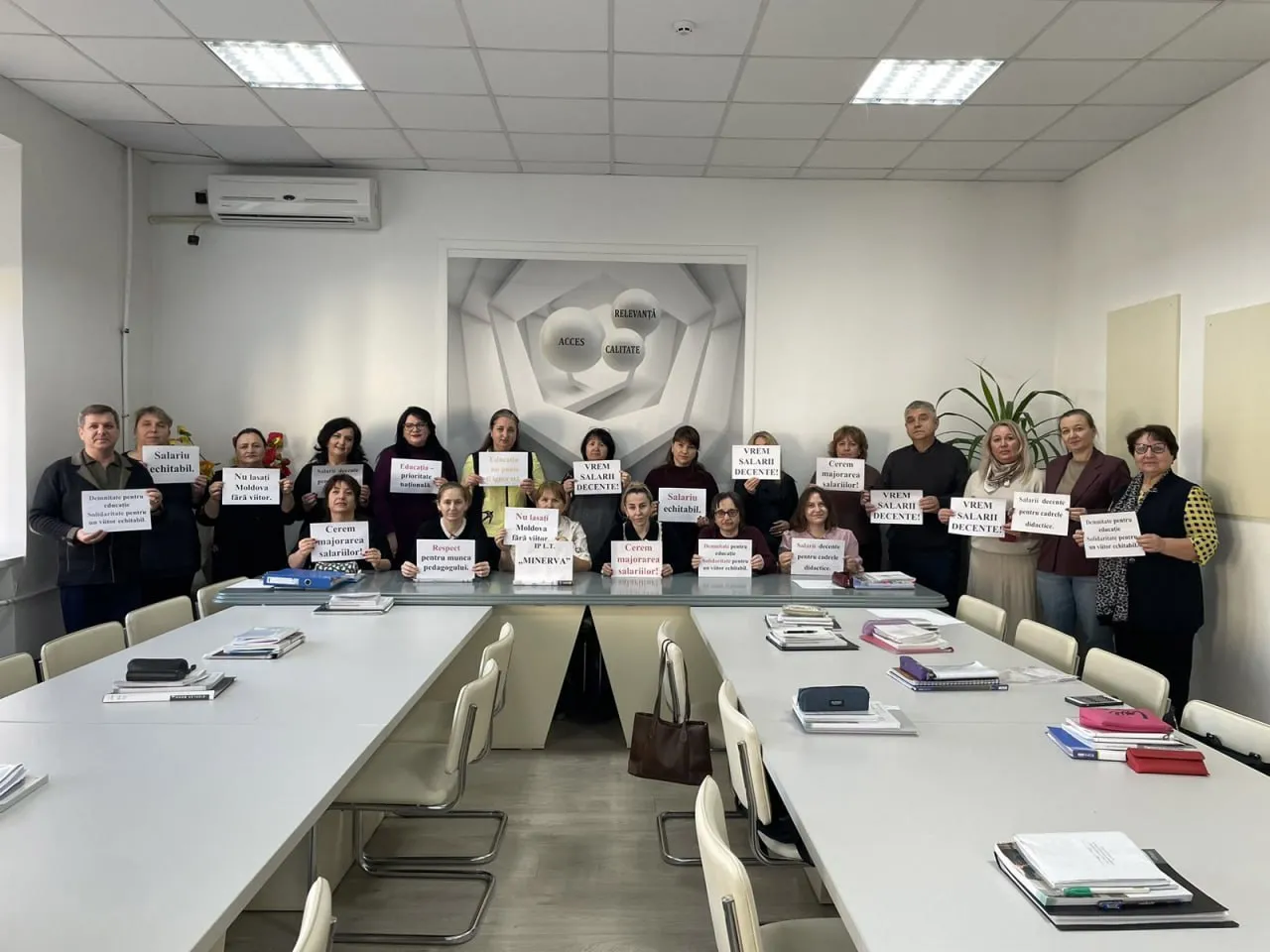 Profesorii din toată țara protestează pentru creșterea salariilor