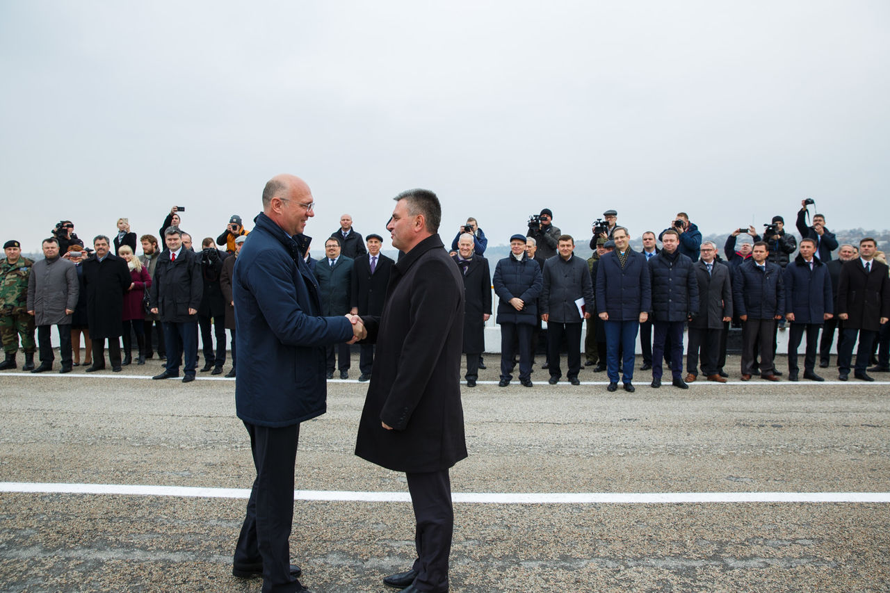Pavel Filip și Krasnoselski, la inaugurarea podului de la Gura Bâcului. Primele imagini