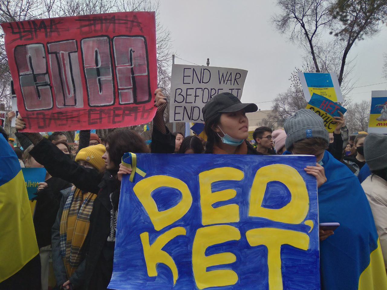 В России на акциях против войны с Украиной задержаны сотни людей