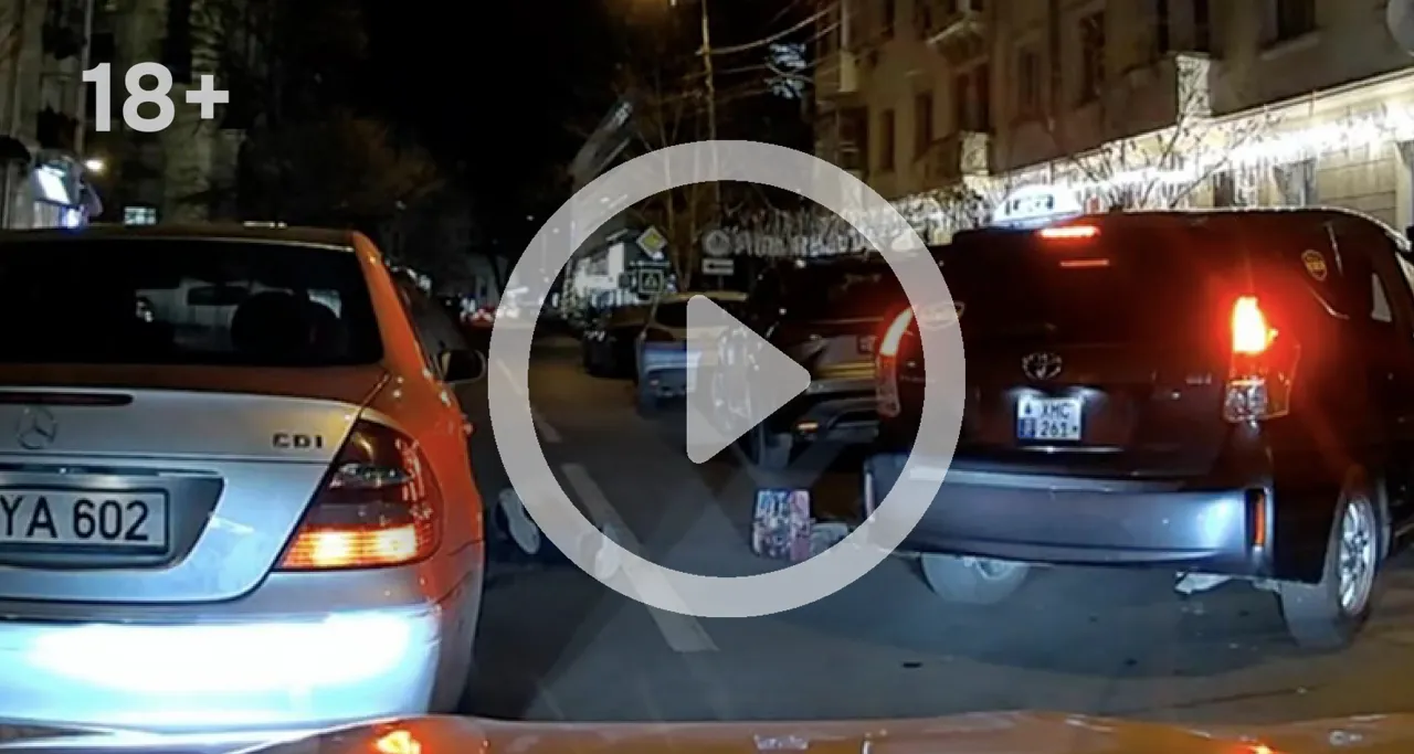 Un bărbat a căzut pe carosabil și a ajuns sub roțile unei mașini în Capitală