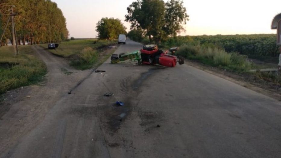 ДТП в Глодянах: трактор перевернулся, водитель в больнице